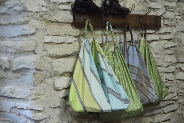 Suured poekotid taaskasutatud kangast