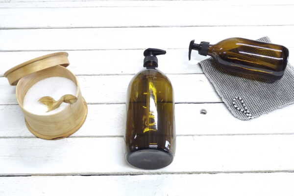 Vedelseebi pudel pumbaga.